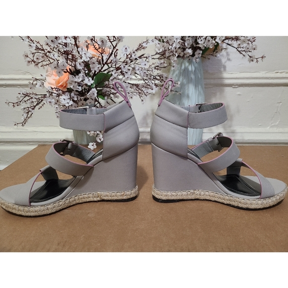 Authentic Balenciaga Sandals - Picture 10 of 14